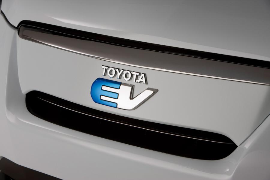 Toyota RAV4 EV Concept 2010 года  (фото 29 из 48)